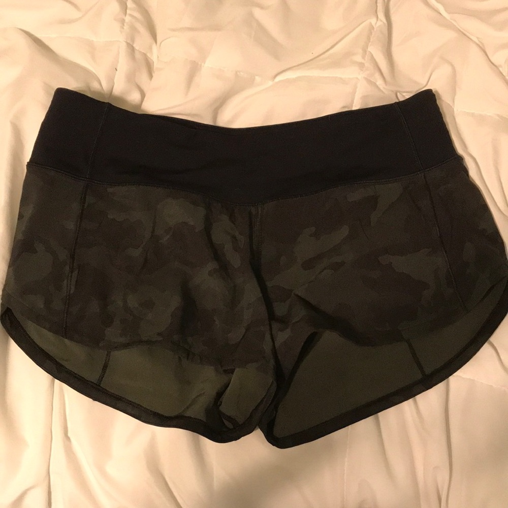 Like NEW LULULEMON camo speed up shorts size 6